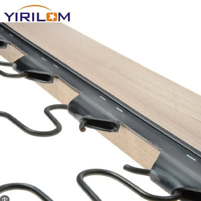 Clip di plastica su rulli utilizzato per fissare le molle a zigzag all'interno del legno evitando qualsiasi ondulazione del rivestimento